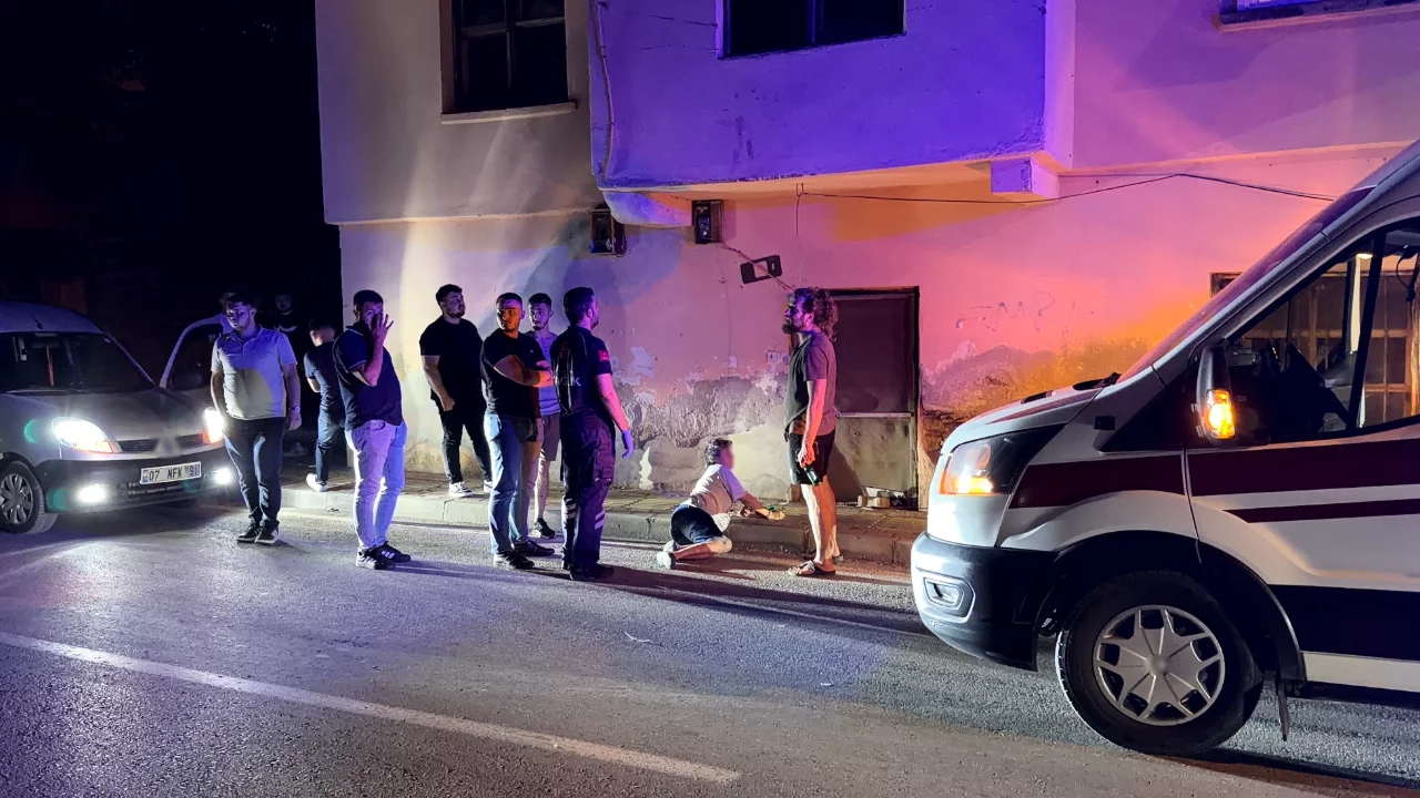 Metruk evin penceresinden d&uuml;şen kadın yaralandı
