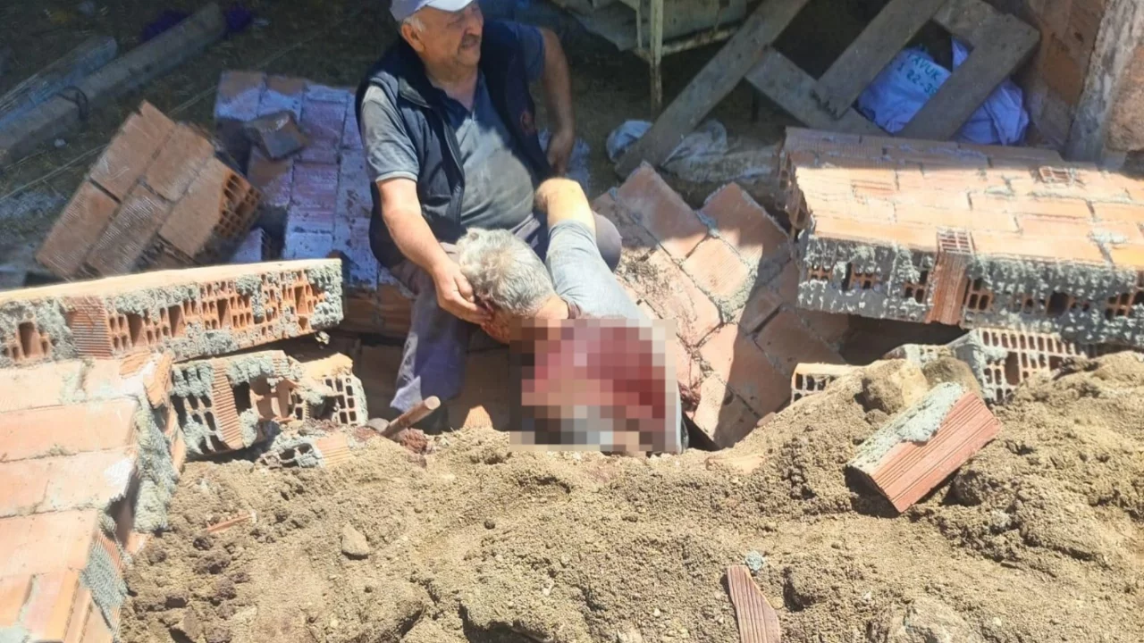 Bursa'da inşaat &ccedil;alışmasında duvar &ccedil;&ouml;kt&uuml;! İş&ccedil;i ağır yaralandı...