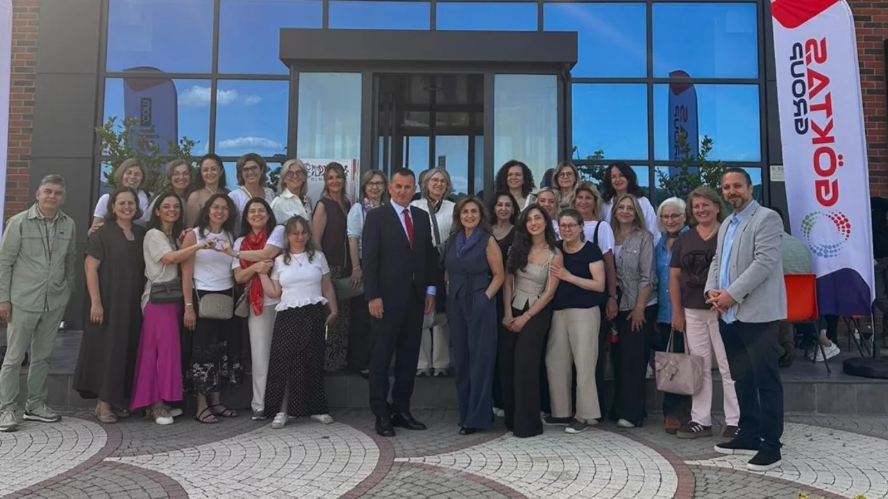  Akeramos'un 10. Yıl Sergisi; "Bu çaydanlıklar çıldırmış olmalı" 