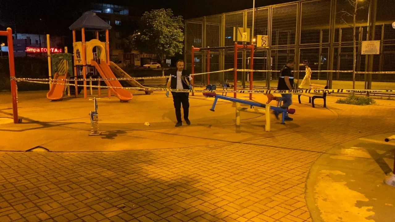 İneg&ouml;l'de parkta başlayan kavga felakete d&ouml;n&uuml;şt&uuml;! 10 kişiyi yaralayan saldırıda flaş gelişme