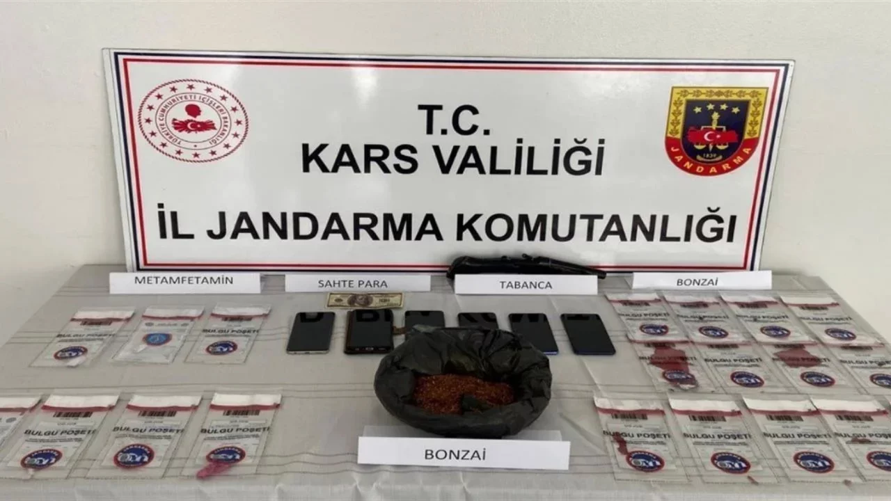 Kars'ta uyuşturucu ve sahte para operasyonu: 7 zanlı tutuklandı