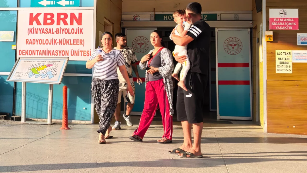 Bursa'da mangal ateşine düşen çocuk hastanelik oldu...