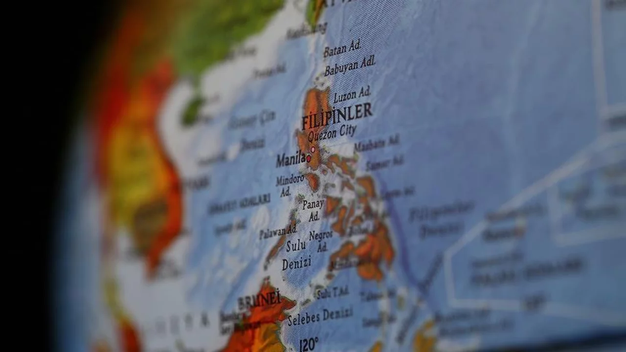 Filipinler'i sarsan 7.8'lik depremde can kaybı artıyor
