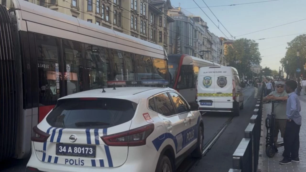İstanbul'da tramvay faciası: Laleli durağında 6 yaşındaki &ccedil;ocuk hayatını kaybetti...