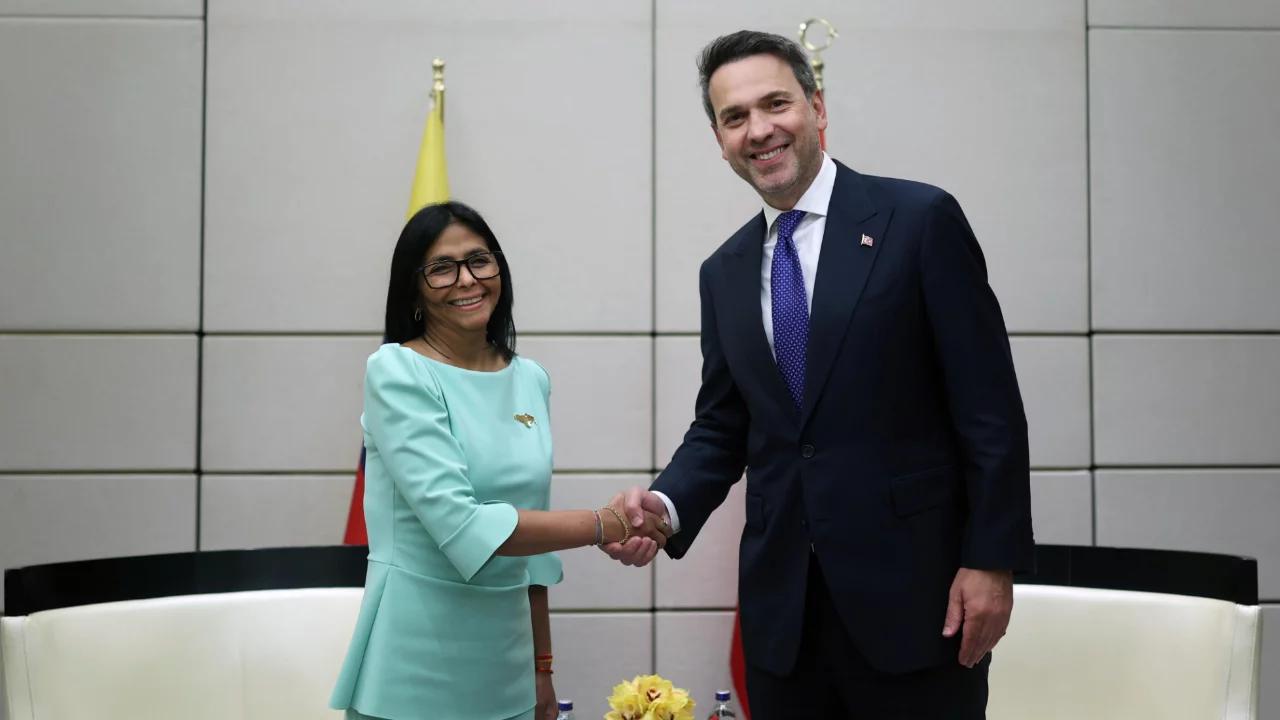 Bakan Bayraktar, Venezuela Ge&ccedil;ici Devlet Başkanı Rodriguez ile g&ouml;r&uuml;şt&uuml;