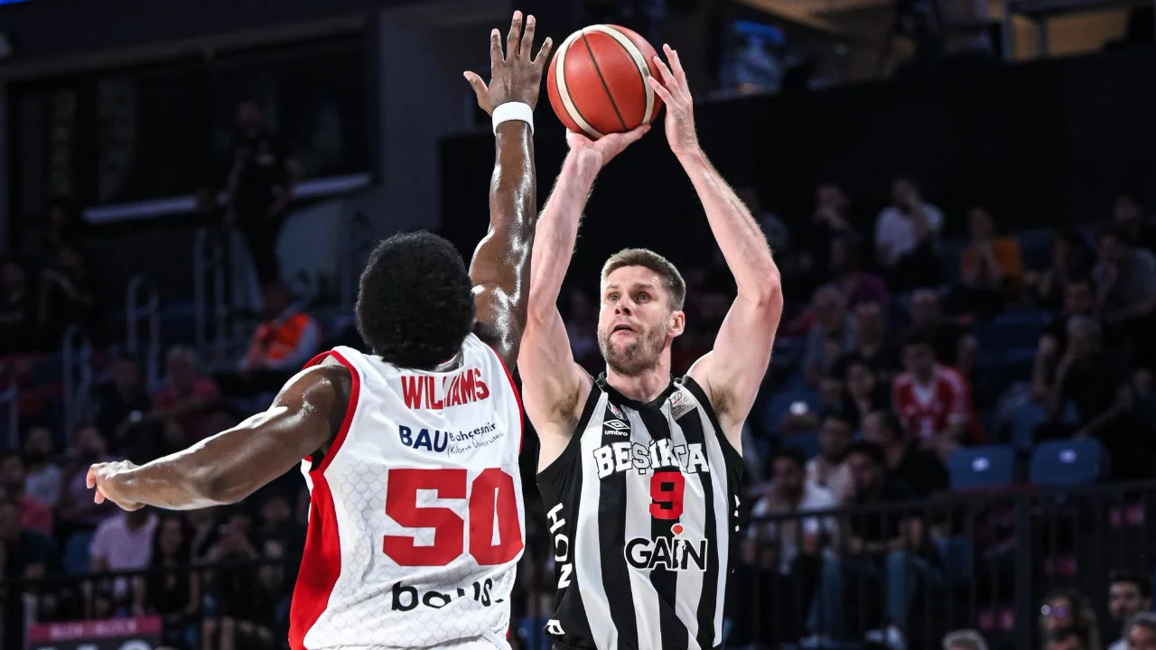 Beşiktaş-Bah&ccedil;eşehir Koleji eşlemesinde seri 5. ma&ccedil;a gitti...