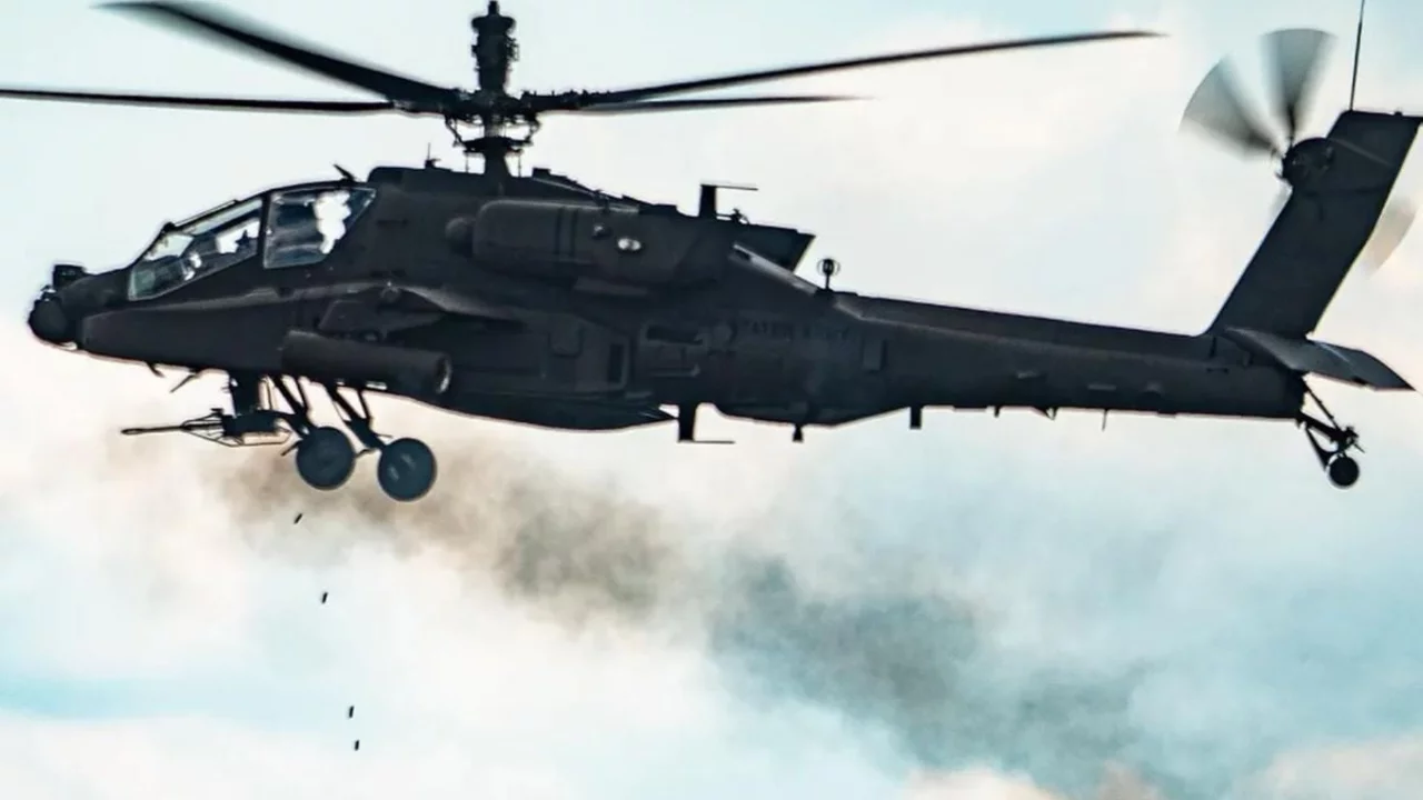 ABD'nin en güçlü saldırı helikopterlerinden biri Hürmüz Boğazına düştü!