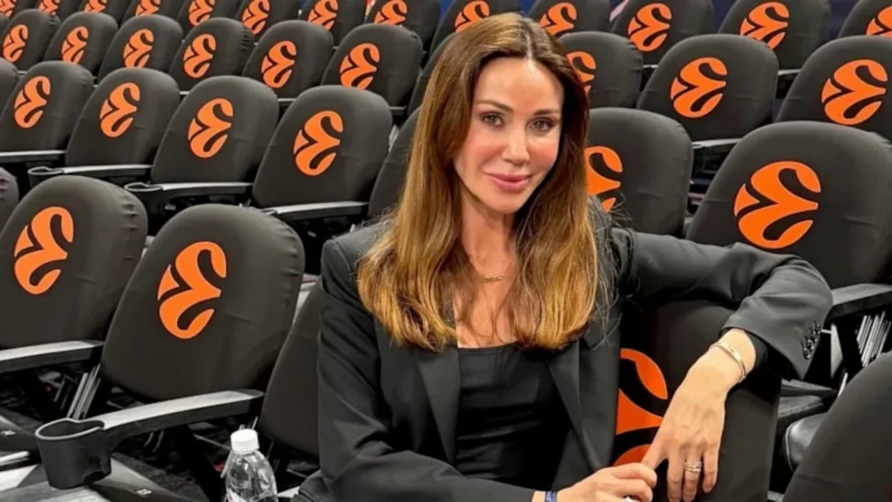 Demet Şener'den dikkat &ccedil;eken stil a&ccedil;ıklaması: "Giydiğim kıyafet kendimi daha g&uuml;&ccedil;l&uuml; hissettiriyor"