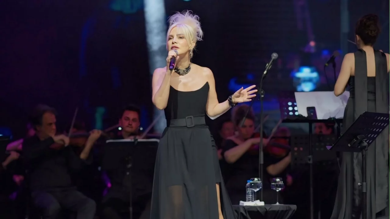 Ömür Gedik'ten yapay zek&acirc; ve müzik dünyasına dikkat çeken eleştiri