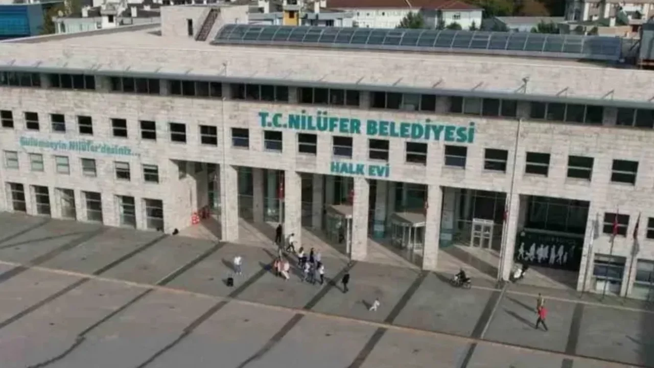 Bursa'da iş yeri arayanlara fırsat: Belediye AVM'deki ofisler ve kahvehaneyi kiraya &ccedil;ıkarıyor