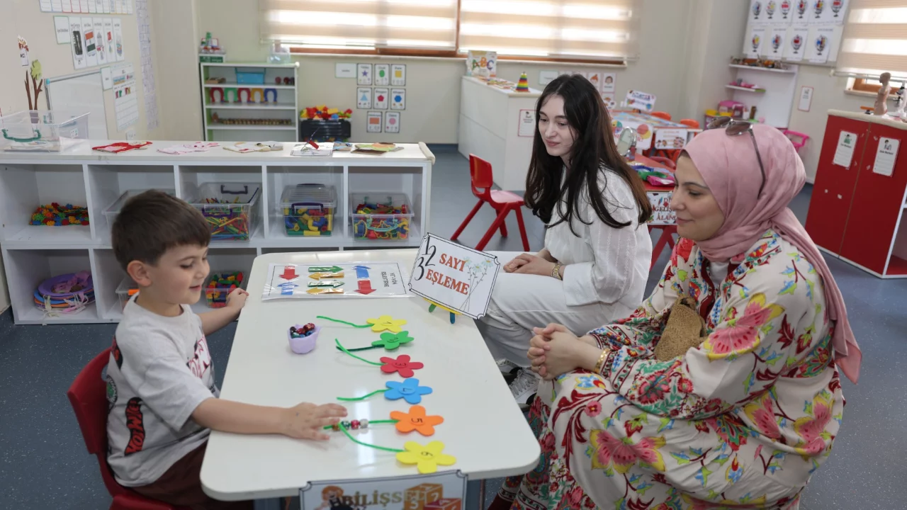 Osmangazi'de Kreş Öğrencileri Gelişimlerini Ailelerine Sergiledi