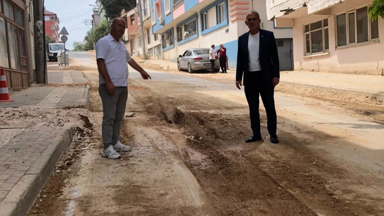 Orhangazi'nin tozlu yollarına İYİ Parti'den tepki! Vatandaşlar mağdur ediliyor...