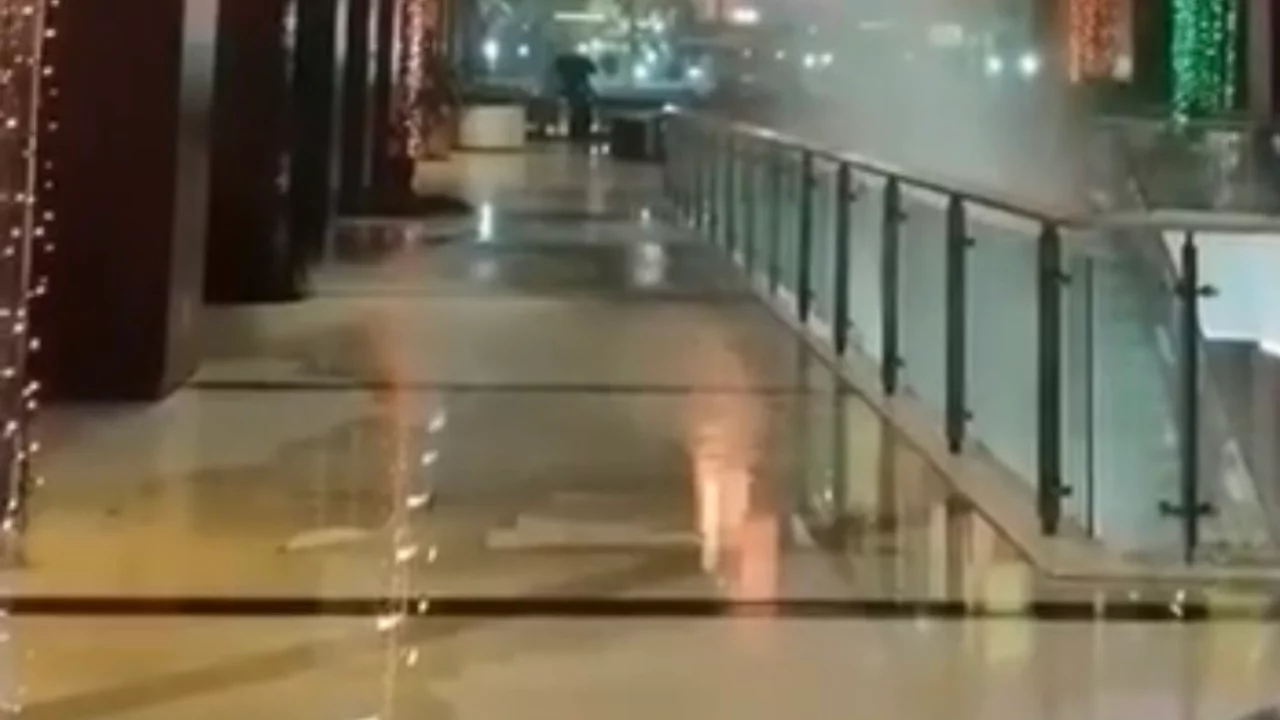 Bursa'da alışveriş merkezinde panik anları! Ortalık g&ouml;le d&ouml;nd&uuml;...