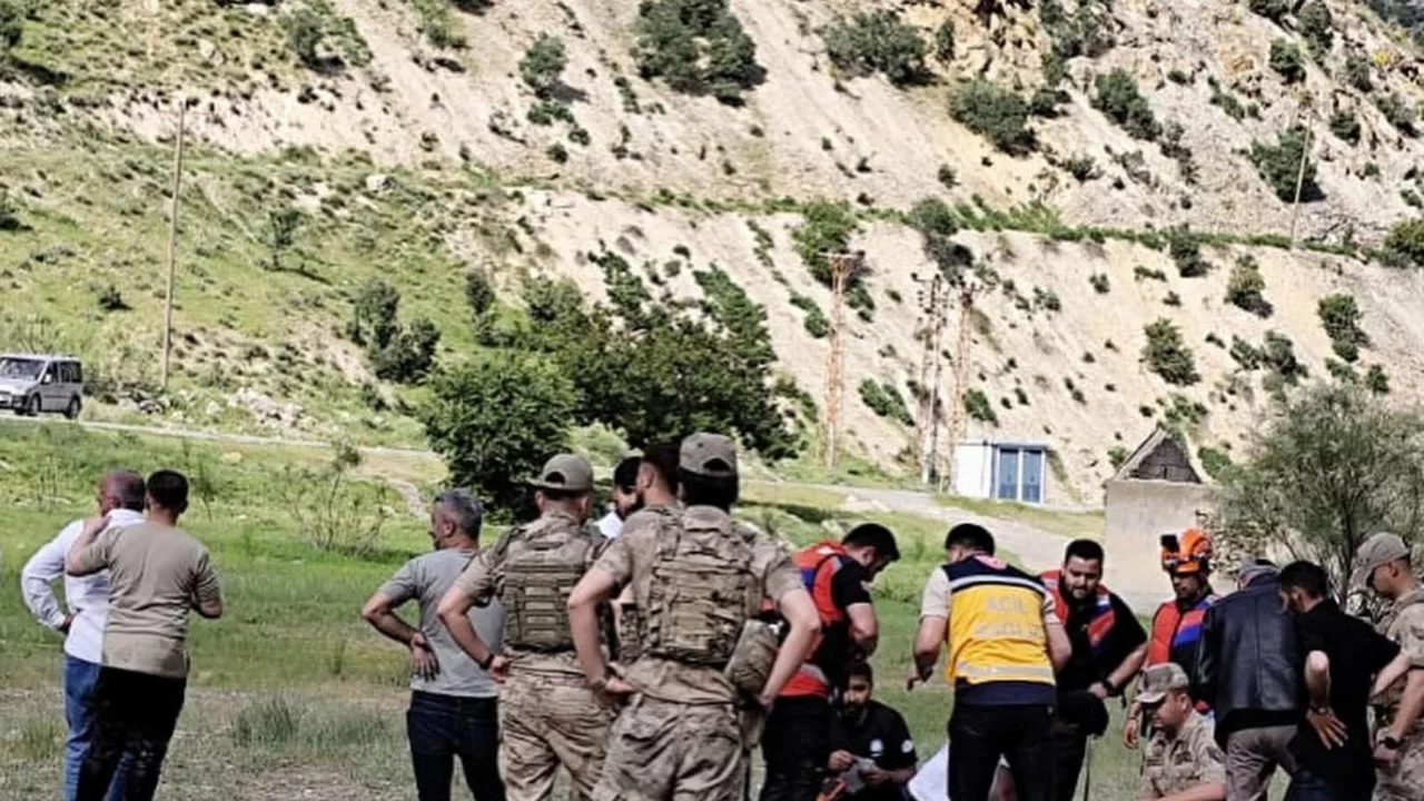 Erziki K&ouml;pr&uuml;s&uuml; yakınlarında suya d&uuml;şen kişi hayatını kaybetti