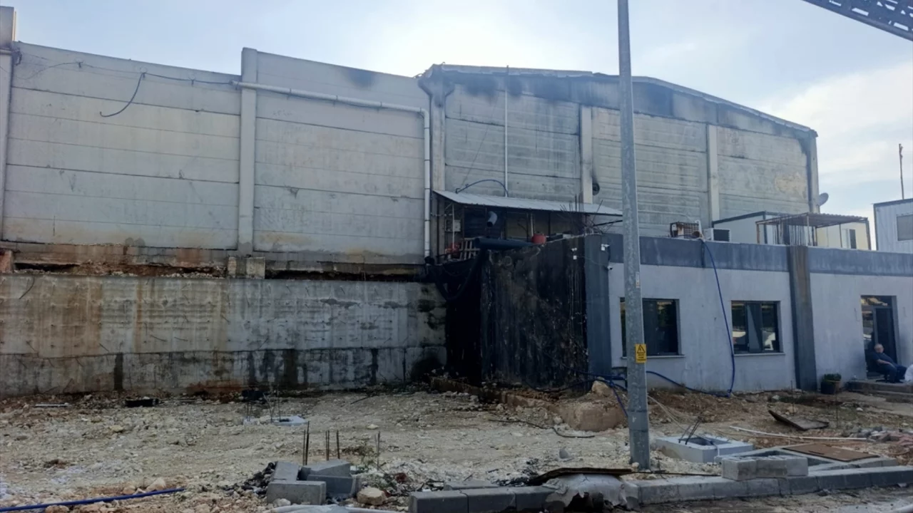  Gaziantep'te tekstil fabrikasındaki yangın kontrol altına alındı