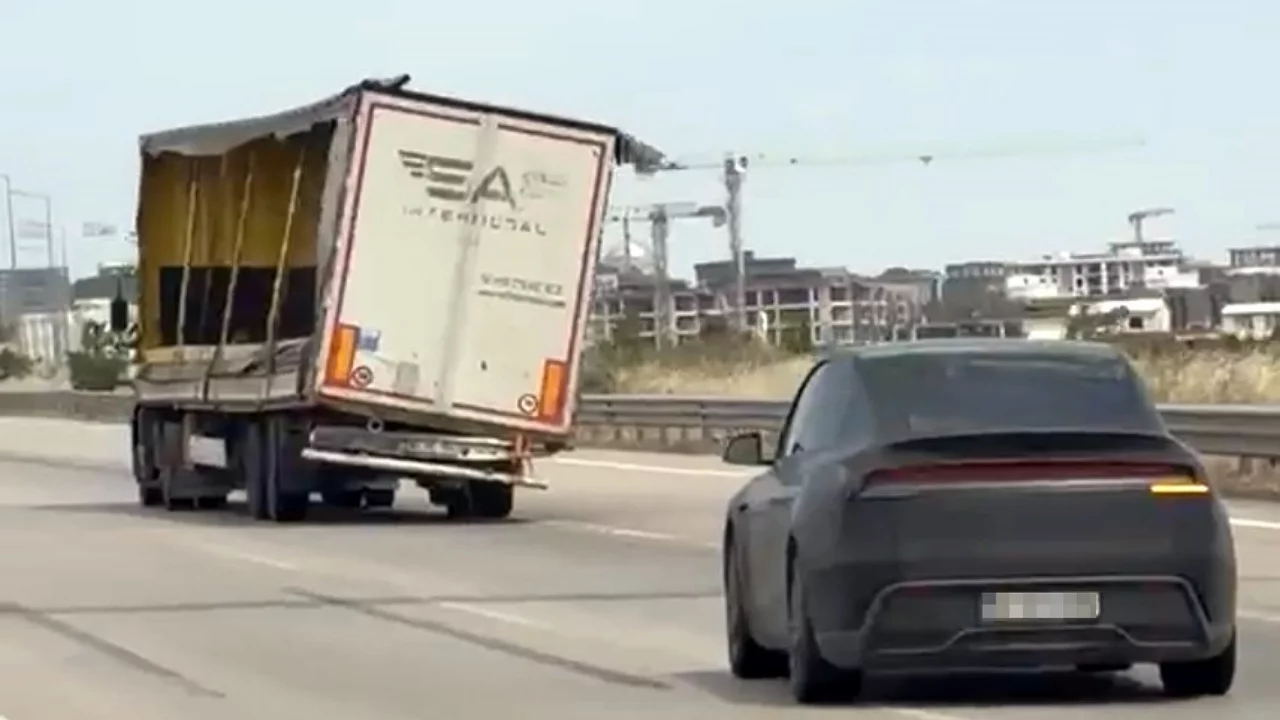 Bursa Çevre Yolu'nda yürek hoplatan görüntü! Yana yatmış şekilde...