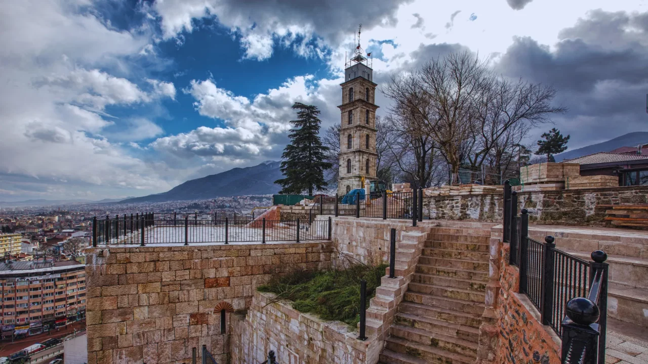 Bursa Tophane'ye Nasıl Gidilir? En Kolay ve Pratik Ulaşım Rehberi