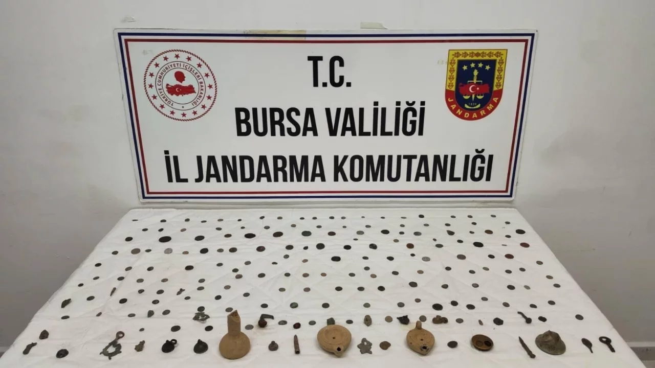 Bursa'da tarihi eser operasyonu! Yüzlerce tarihi sikke ele geçirildi