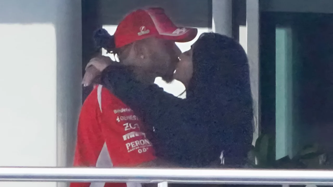 Monaco'da yarış sonrası sürpriz kutlama! Kim Kardashian'dan Lewis Hamilton'a yatta dikkat çeken jest