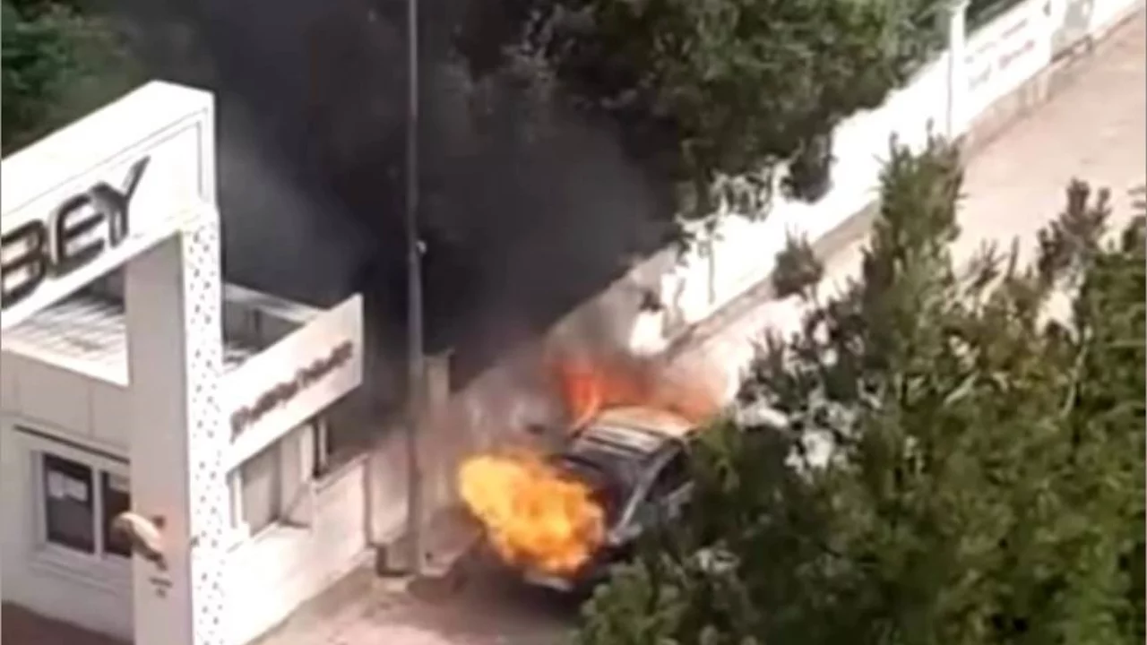 Seyir halindeki otomobil alev aldı: Araç kısa sürede kül oldu