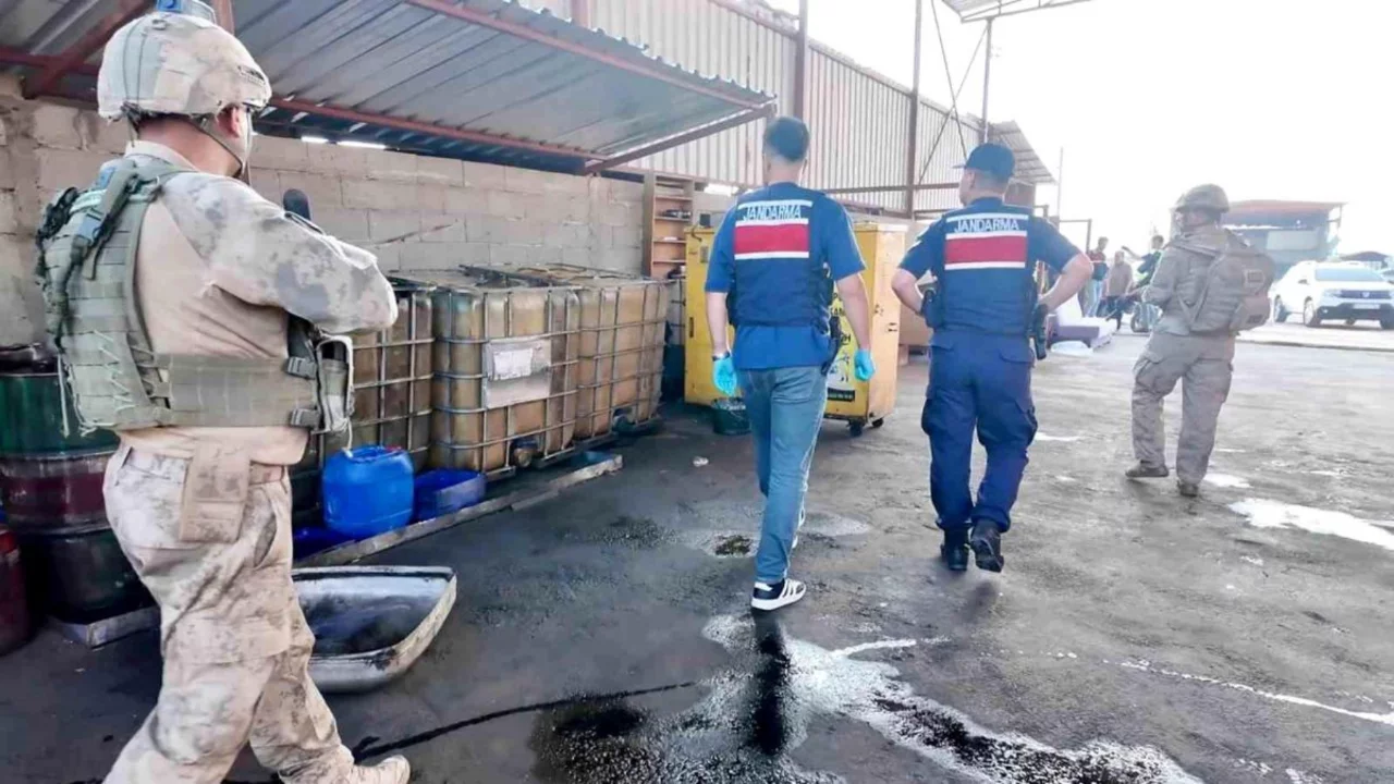 Toprağa gömülü tankta kaçak akaryakıt bulundu