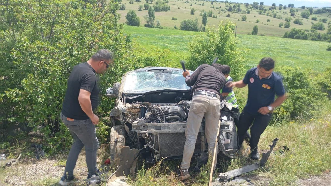 Gümüşhane'de hafif ticari araç devrildi: 1 kişi yaşamını yitirdi...
