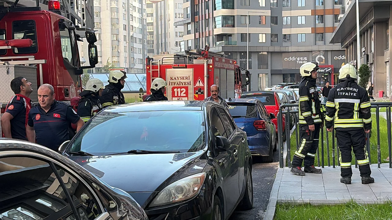 20 katlı binada alarm paniği! Apartman sakinleri kendini sokağa attı