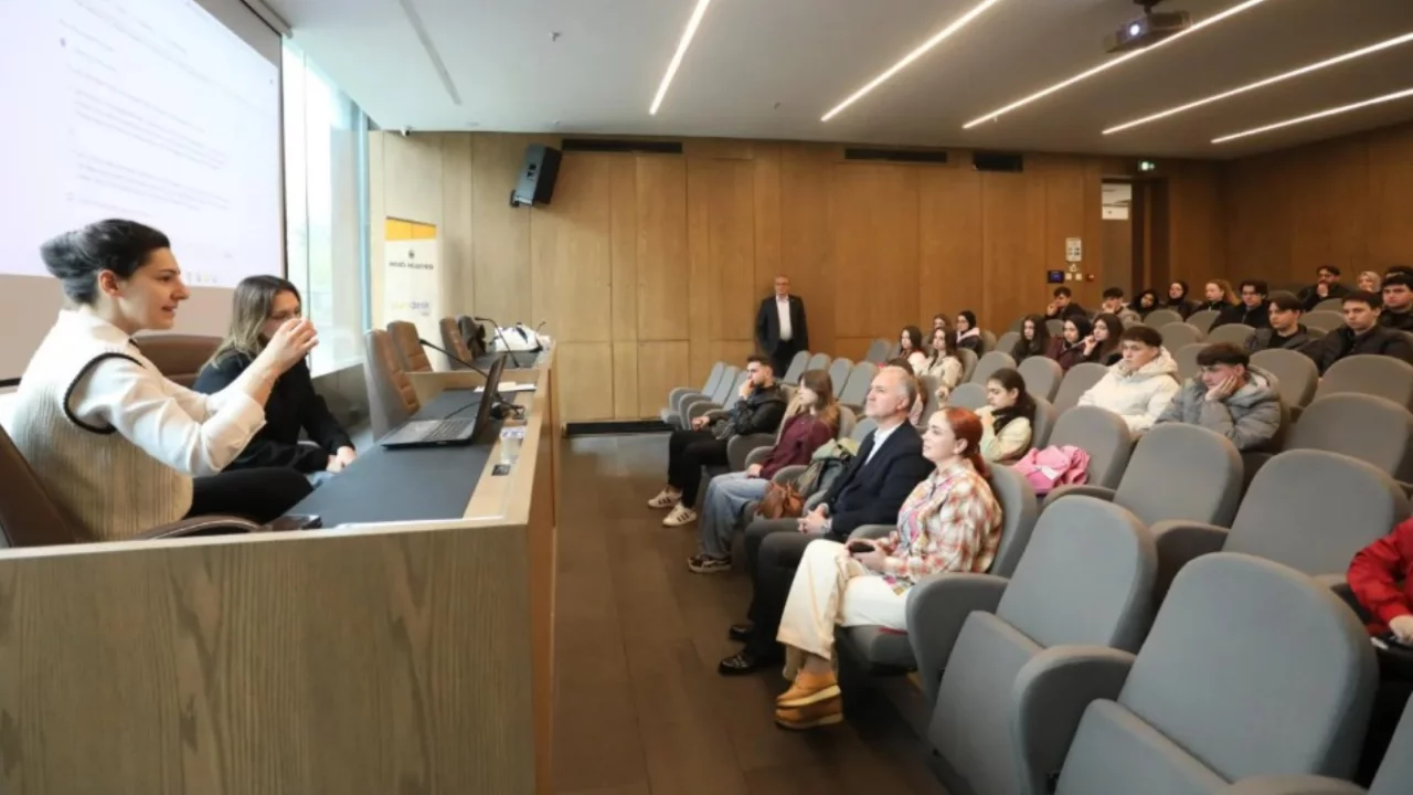 Bursa'dan Avrupa'ya gen&ccedil;lik k&ouml;pr&uuml;s&uuml;! 17 gen&ccedil; yola &ccedil;ıkıyor