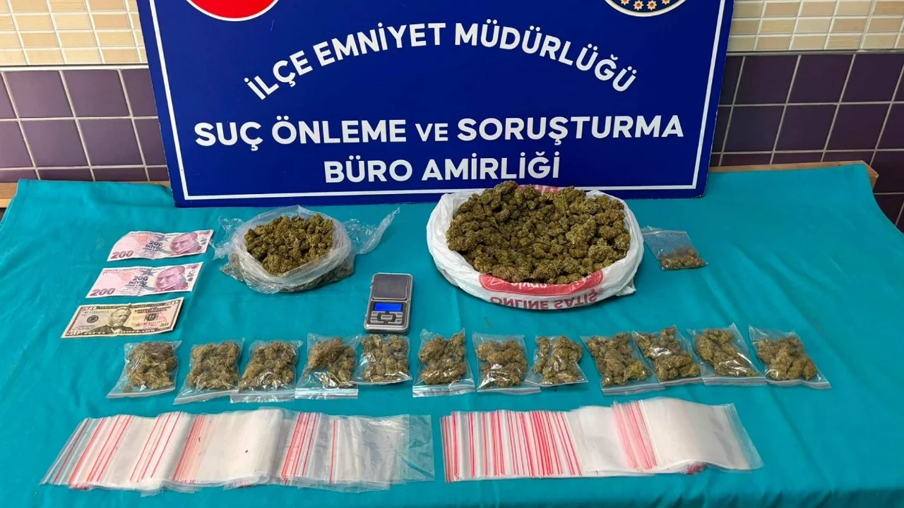 Bursa'da uyuşturucu operasyonu! 4 ş&uuml;pheli g&ouml;zaltında, aranan h&uuml;k&uuml;ml&uuml; yakalandı
