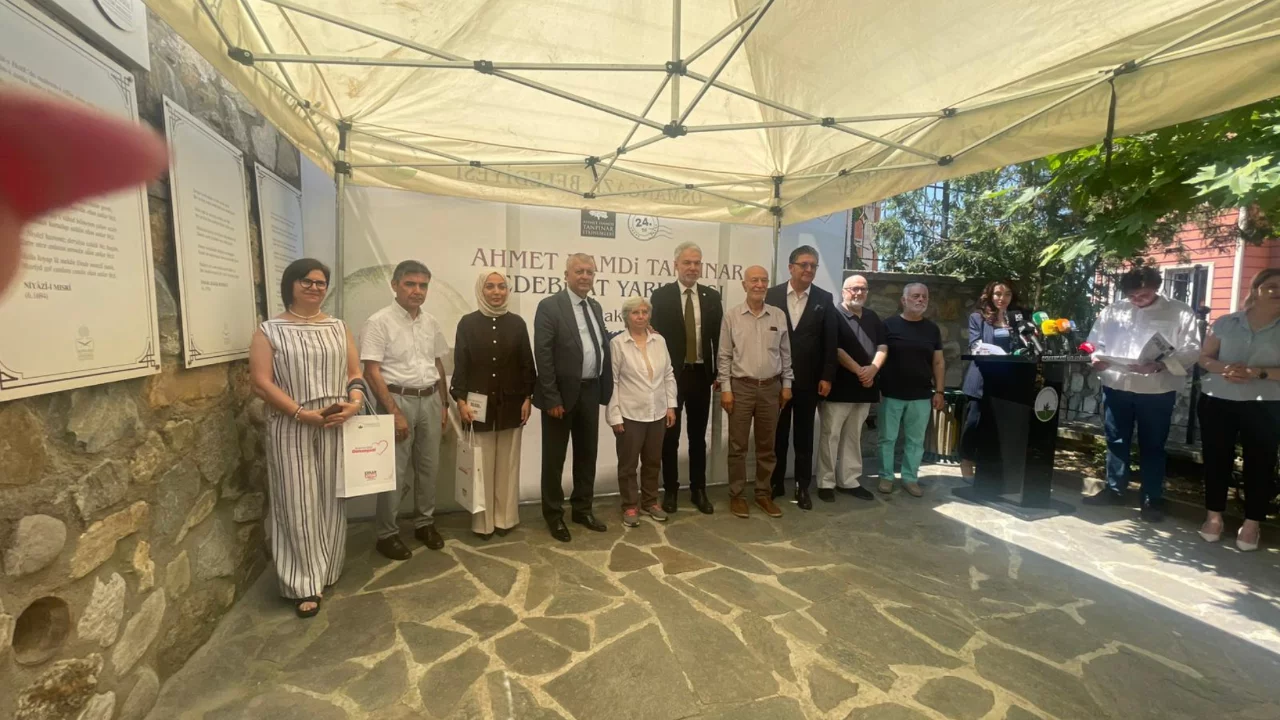 Tanpınar'ın izinde genç kalemler ödüllerine kavuştu! Birincilik ödülü Bursa'ya geldi