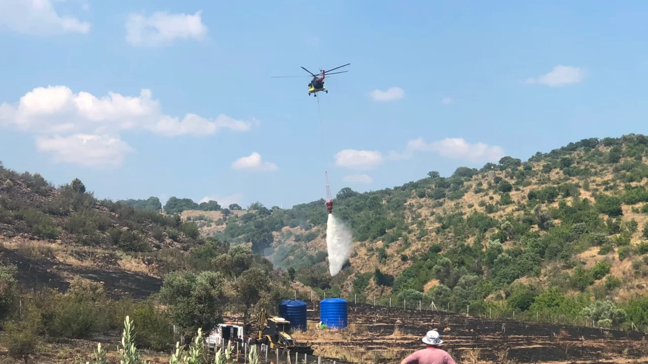 Makilik alanda başlayan yangın b&uuml;y&uuml;meden s&ouml;nd&uuml;r&uuml;ld&uuml;