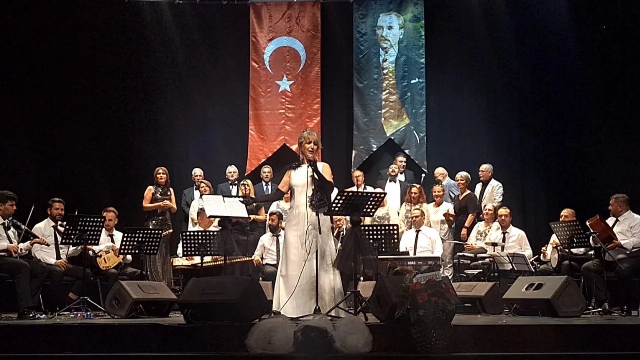 Kirmasti Türk Müziği Topluluğu'ndan Siyah Beyaz Şarkılar konseri 