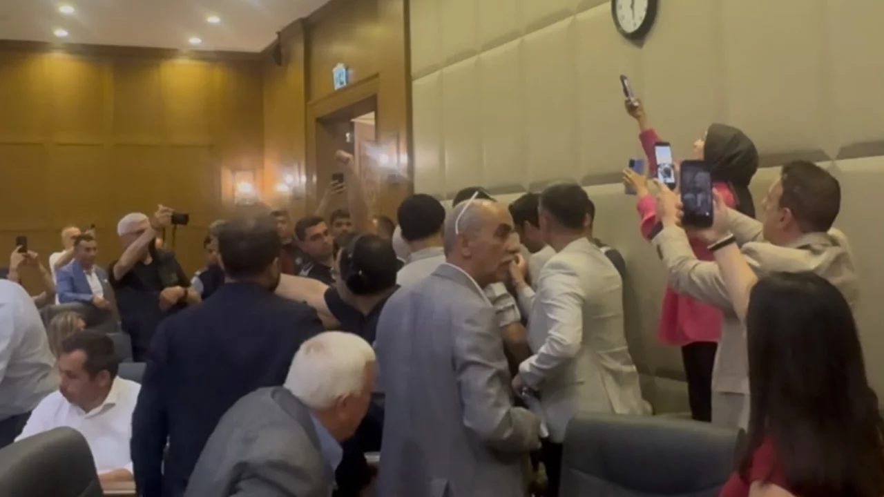 Bursa Büyükşehir Meclisi'nde gerginlik! Sendika salondan çıkarıldı 