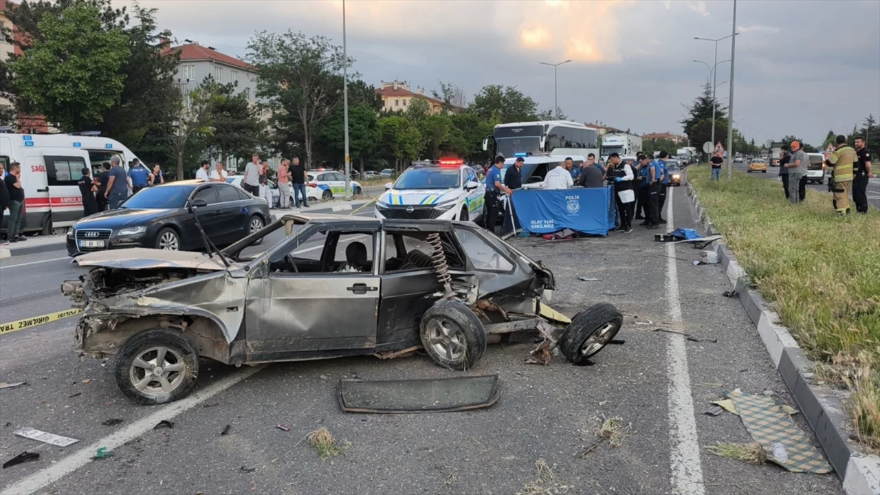K&uuml;tahya'da feci kaza! &Ouml;l&uuml; ve yaralı var...