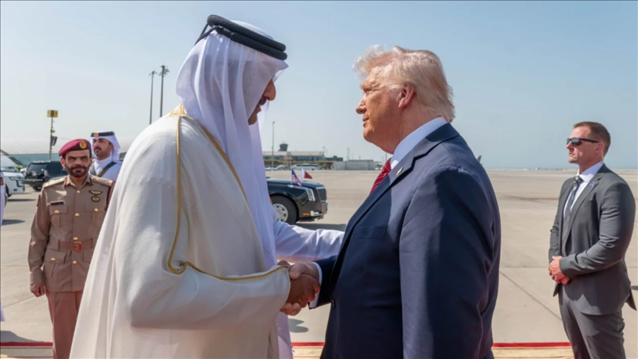 Trump, Katar Emiri Al Thani ile görüştü