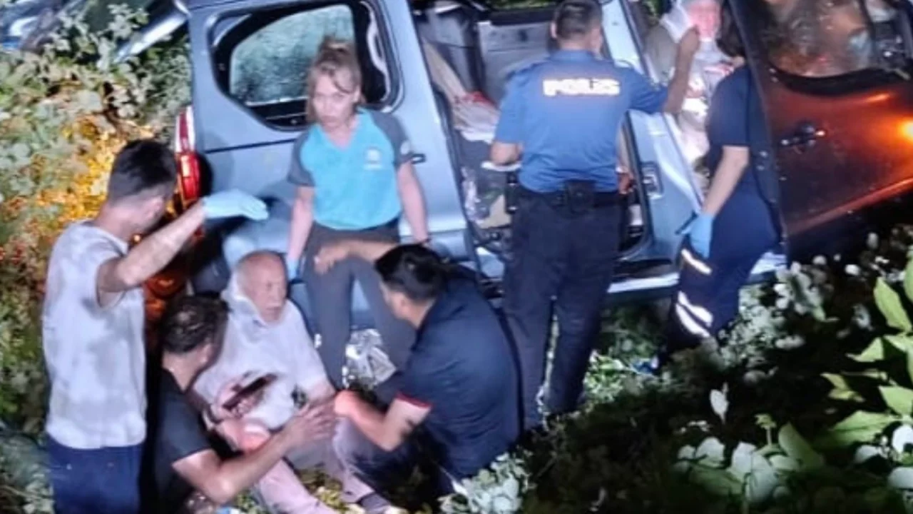 Kontrolden &ccedil;ıkan ara&ccedil; şarampole yuvarlandı: 2 kişi yaralandı