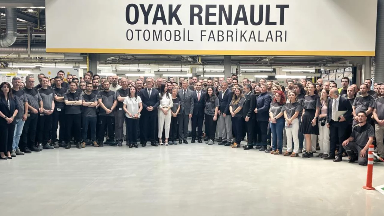 Bakan Kacır'dan dikkat &ccedil;eken Bursa mesajı: Dev tesis 5 binden fazla kişiye iş sağlıyor