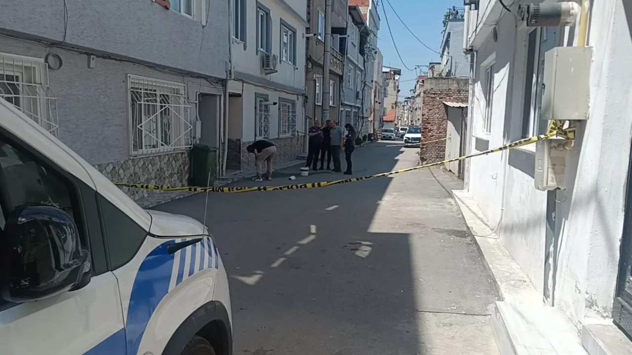 Bursa'da sokak ortasında kanlı hesaplaşma! 1 kişinin durumu kritik...