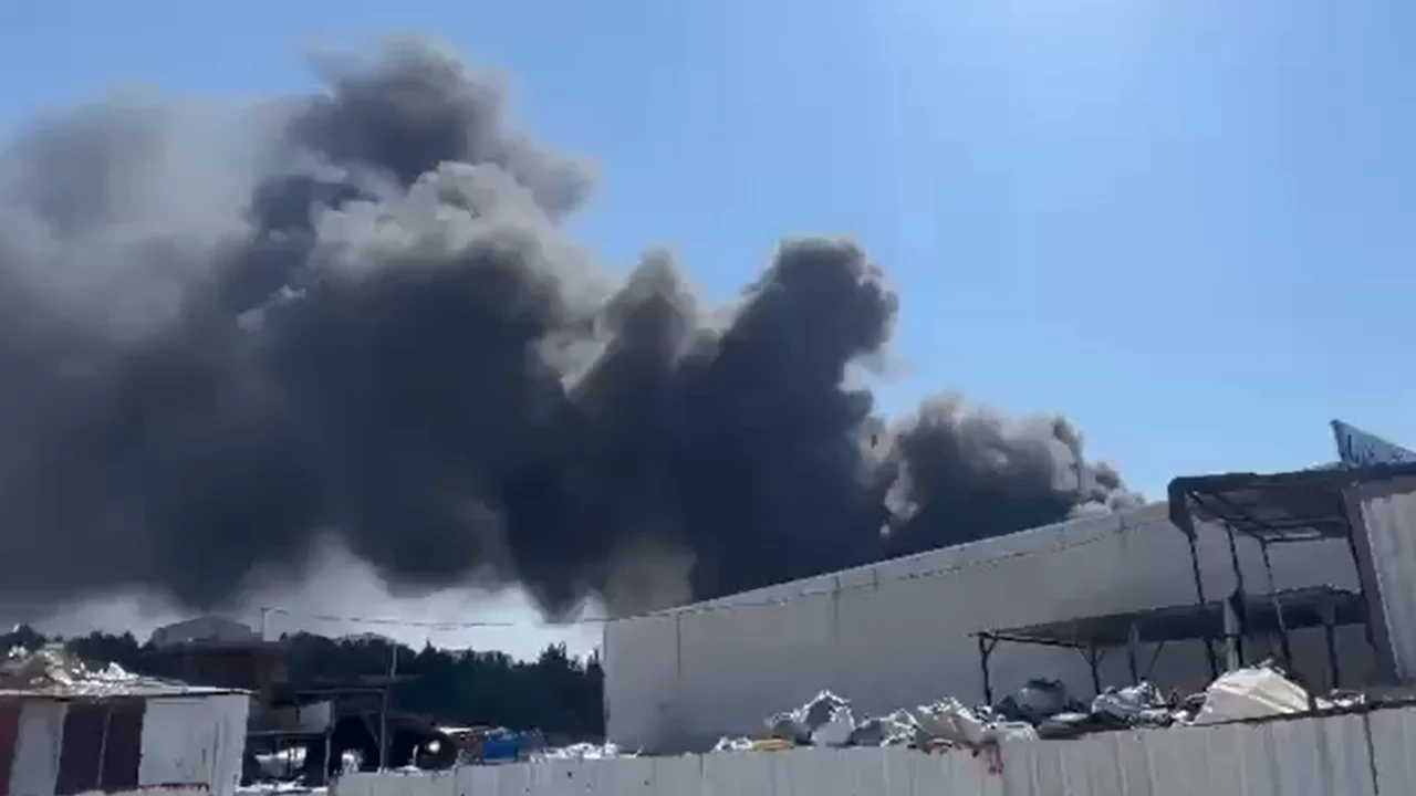 Şehrin bir&ccedil;ok noktasından g&ouml;r&uuml;ld&uuml;! Bursa'da yangın paniği