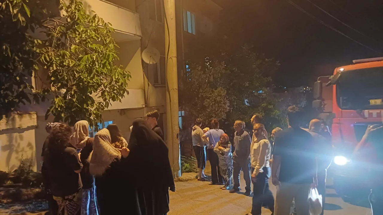 Bursa'da az kalsın binayı k&uuml;le &ccedil;eviriyordu! İtfaiye ekiplerinden hızlı m&uuml;dahale...