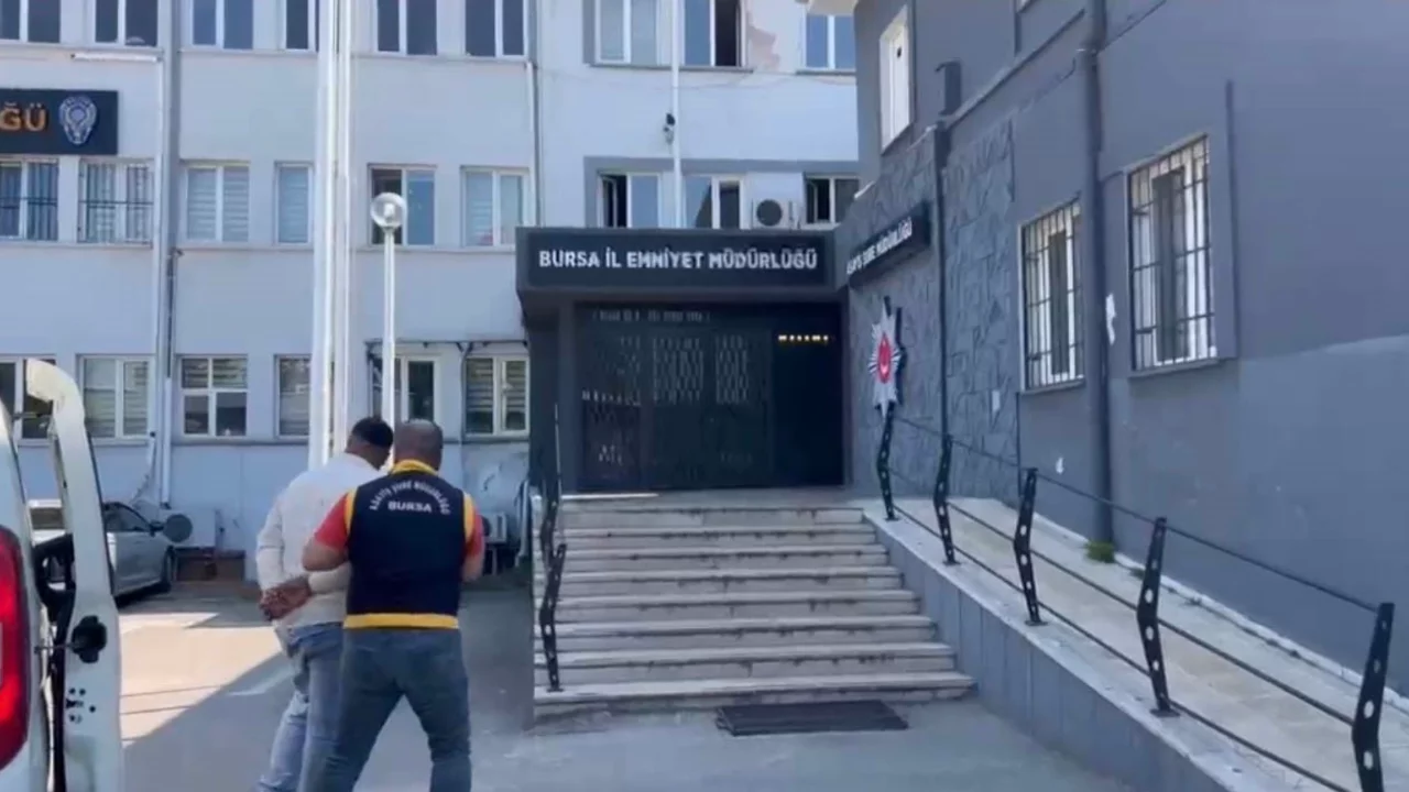 Bursa'da husumetlisine kurşun yağdırmıştı! Polis eliyle koymuş gibi yakaladı...