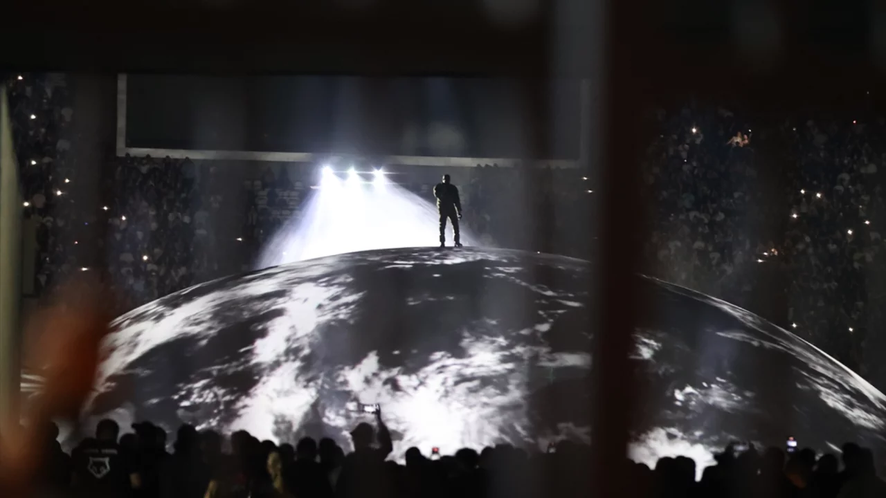 Kanye West Tiflis'i salladı: Dinamo Arena'da tarihi geceye on binlerce kişi akın etti