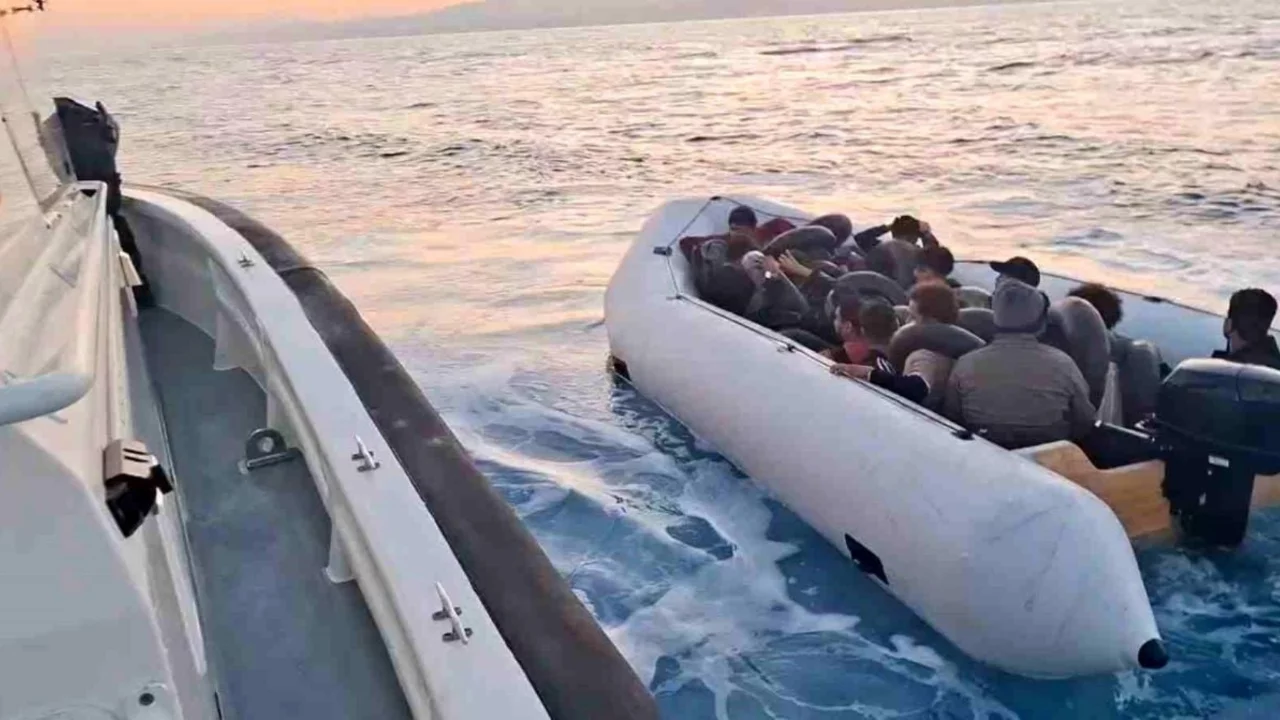 Kuşadası açıklarında 18 düzensiz göçmen yakalandı