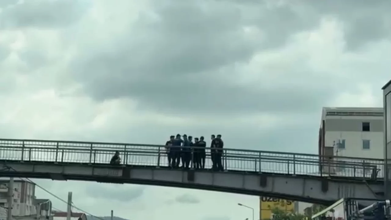Bursa'da korkutan anlar! K&ouml;pr&uuml;ye &ccedil;ıktı...