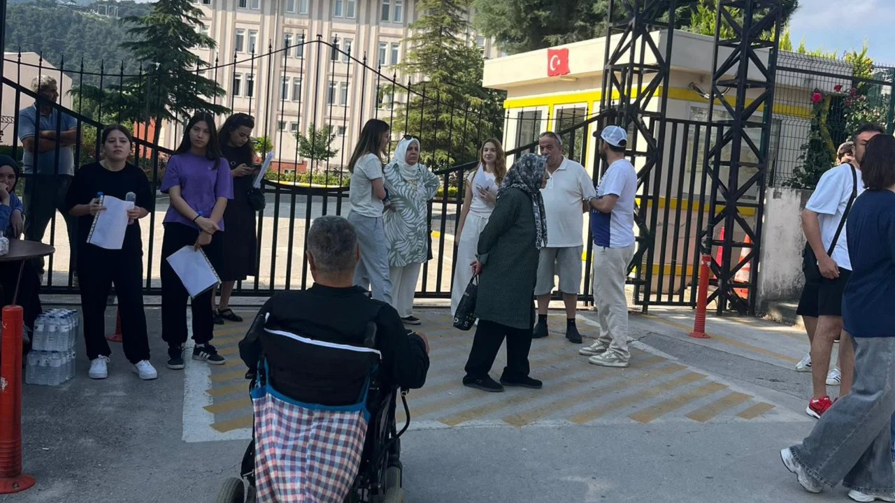 Bursa B&uuml;y&uuml;kşehir Belediyesi &ouml;zel gereksinimli &ouml;ğrenciyi sınava yetiştirdi