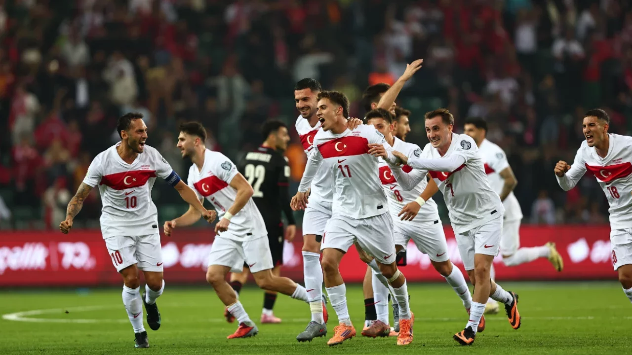 T&uuml;rkiye ma&ccedil;ı Bursa'da nereden izlenir? İşte dev ekran noktaları