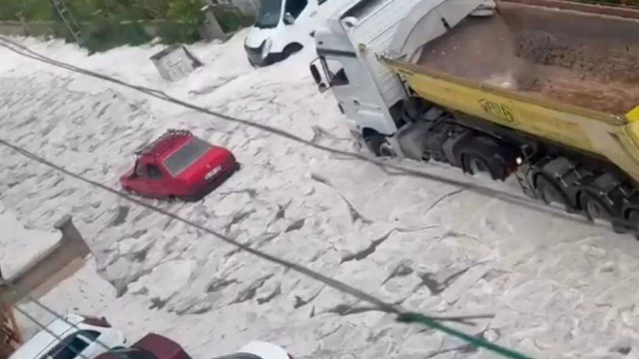 Her şey dakikalar i&ccedil;inde oldu! Şoke eden hava olayı...