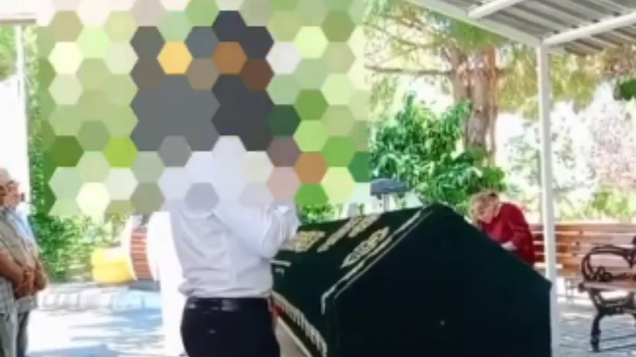 Cenaze namazı T&uuml;rk&ccedil;e kılındı!