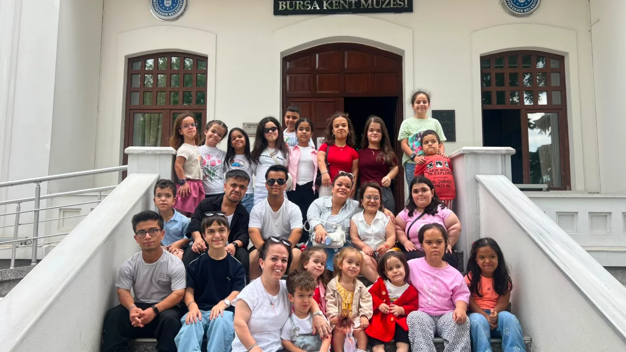 Akondroplazi bireyler Bursa'yı gezdi