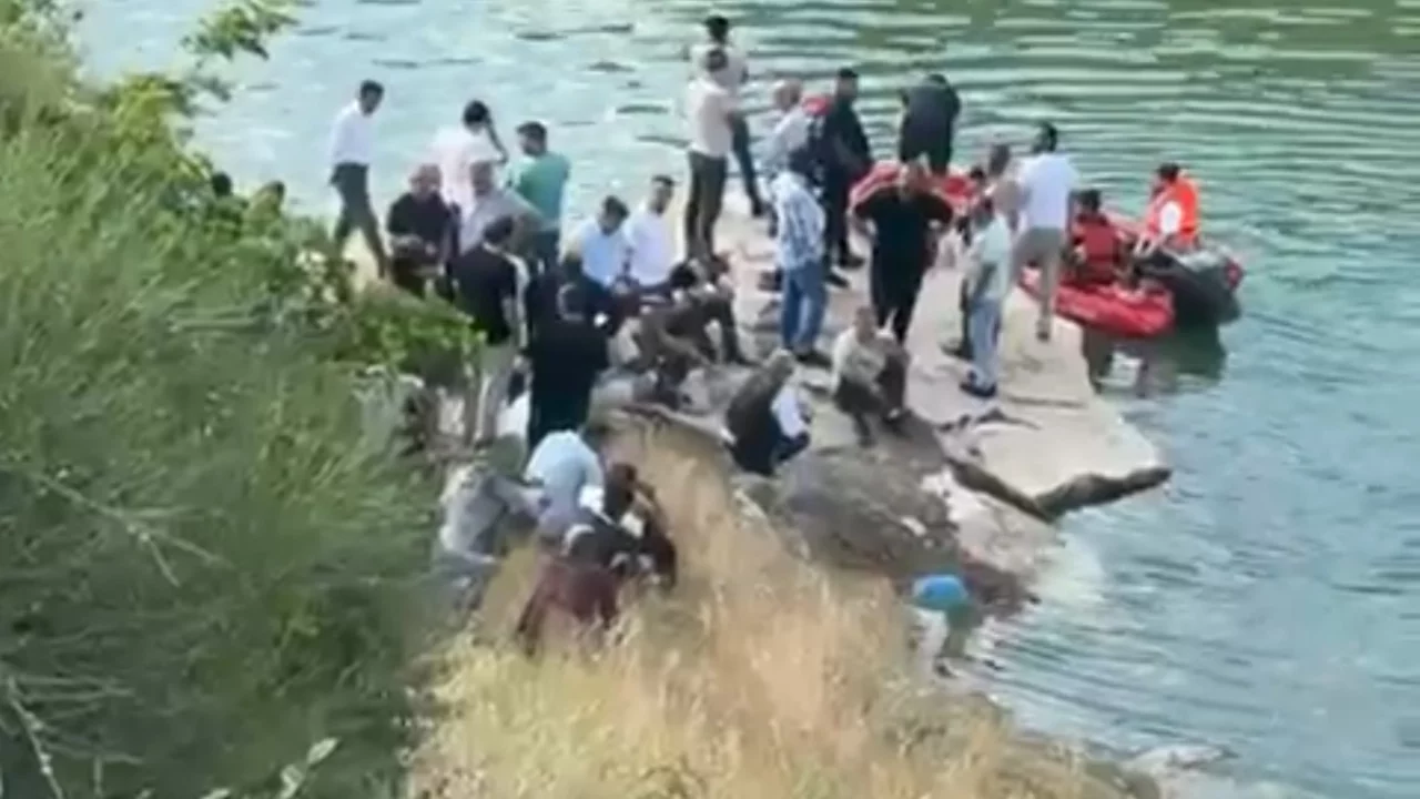 Botan Çayı'nda korkutan kayıp! 17 yaşındaki genç için arama çalışması sürüyor